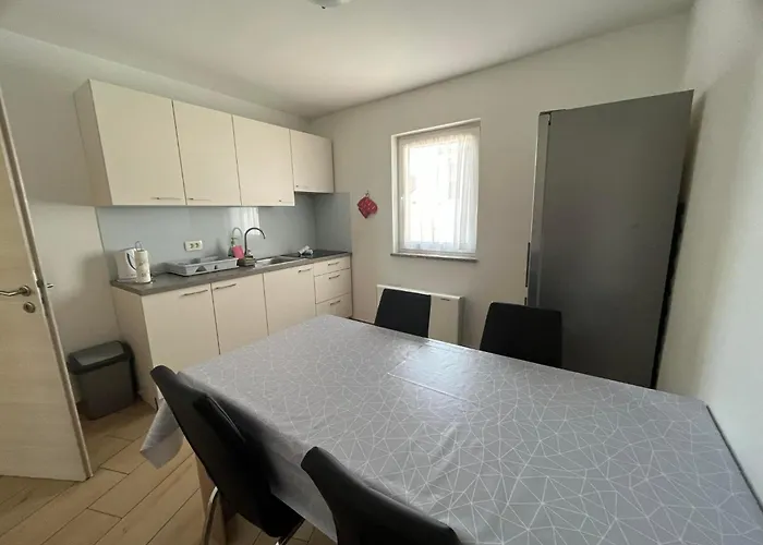 Ivanka アパート コペル